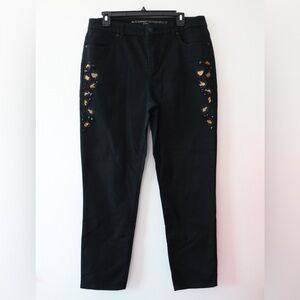 Chicos the so slimming girlfriend ankle Black jeans Sz  1.5 =10 Embroidered